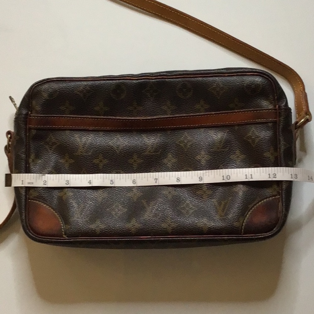 Louis Vuitton - Picture 7 of 8